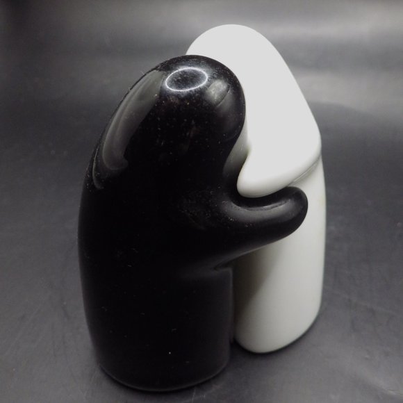 Hugging Ghosts Salt & Pepper Set/ Black & White Porcelain/ MINT/ HUG/ Halloween - Picture 3 of 6
